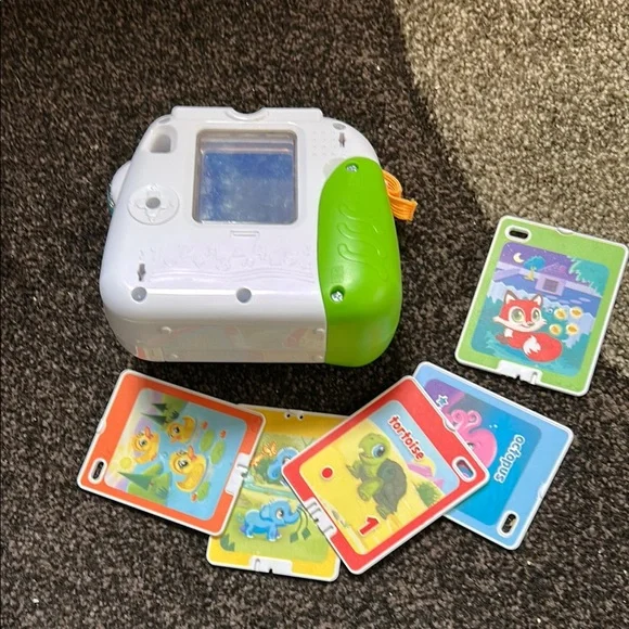LeapFrog Fun-2-3 Instant Camera (English Version) - Picture 3 of 6